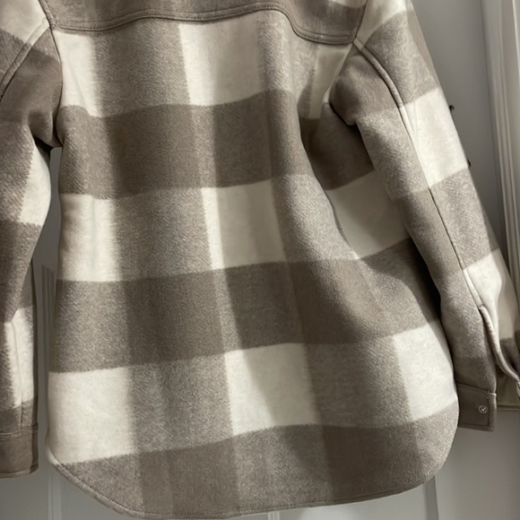 Abercrombie Cozy Shirt Jacket, size xs - Picture 7 of 8